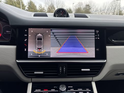 Used 2022 Porsche Cayenne image 19