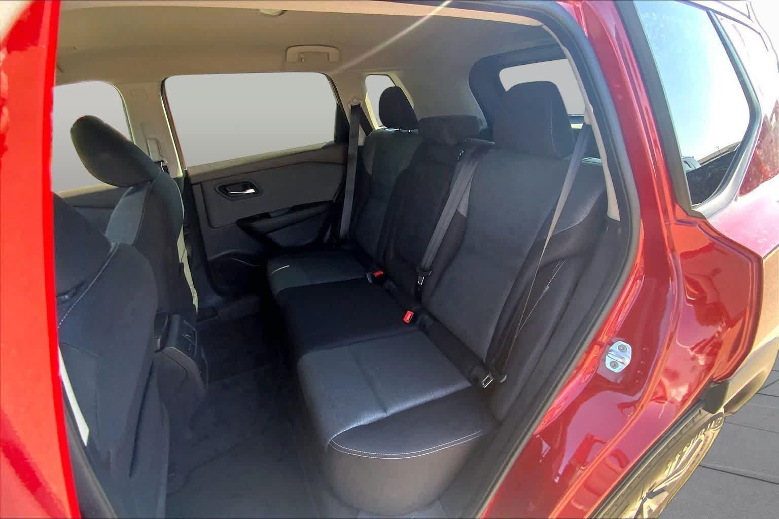 Used 2022 Nissan Rogue SV FWD image 21