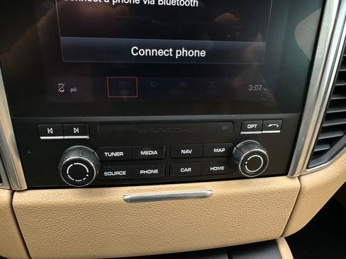 Used 2018 Porsche Macan w/ Premium Package Plus image 30