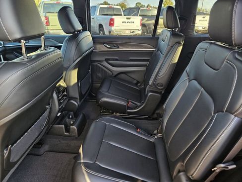 New 2025 Jeep Grand Cherokee L Limited AWD/4WD image 35