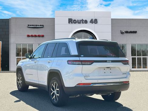 Used 2024 Jeep Grand Cherokee Limited AWD/4WD image 4