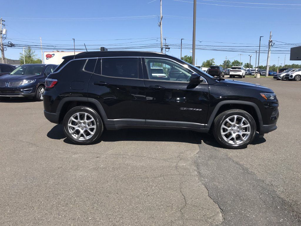 Used 2022 Jeep Compass Latitude AWD/4WD image 6