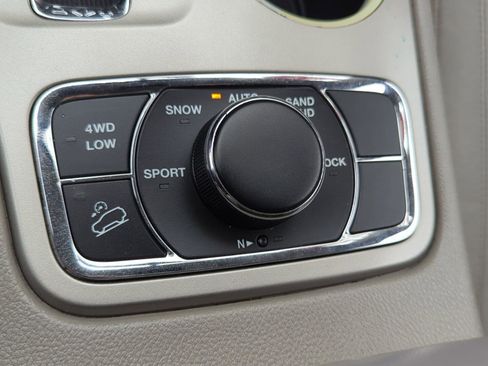 Used 2012 Jeep Grand Cherokee Laredo image 22