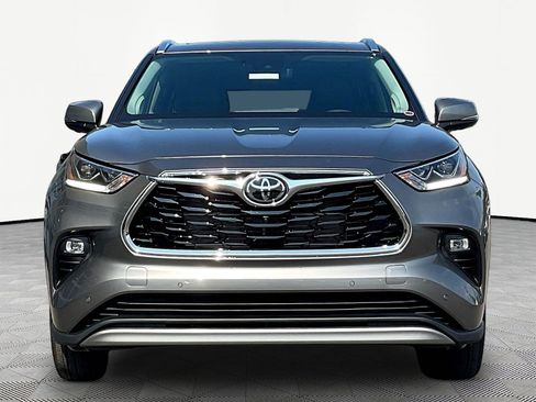 Used 2026 Toyota Highlander Platinum AWD/4WD image 2
