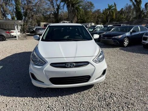 Used 2017 Hyundai Accent SE image 2