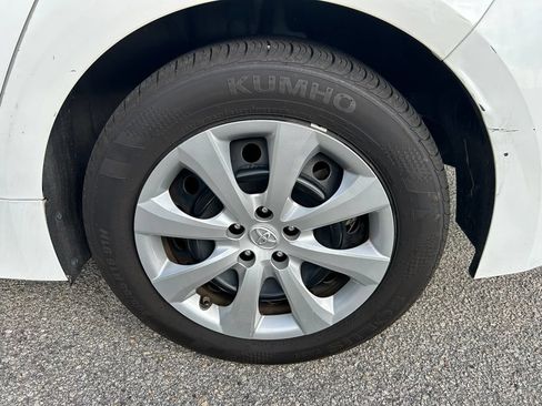 Used 2021 Toyota Corolla LE FWD image 10