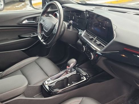 Used 2024 Chevrolet Trax RS w/ Sunroof Package image 10