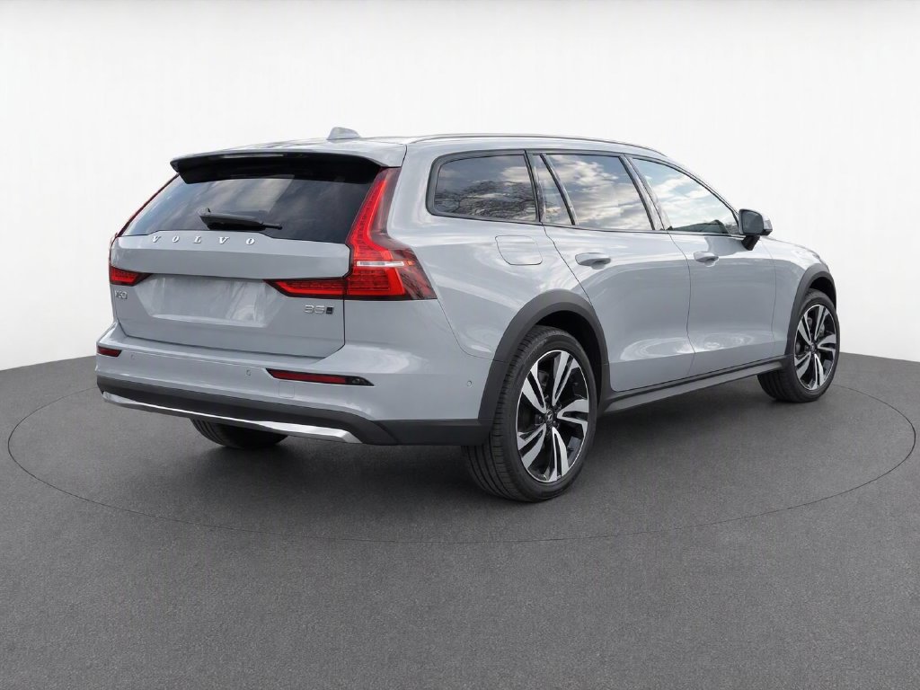 Used 2025 Volvo V60 B5 Cross Country Plus AWD/4WD image 6