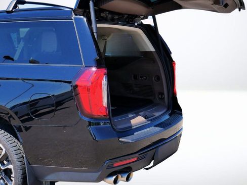 Used 2023 GMC Yukon XL Denali image 22