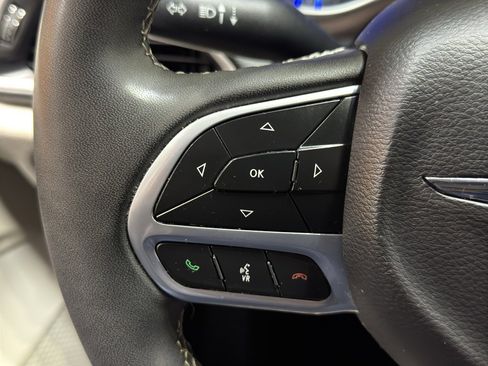 Used 2023 Chrysler Voyager LX image 25