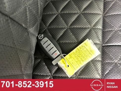 Certified 2019 Nissan Murano Platinum w/ Cargo Package image 16