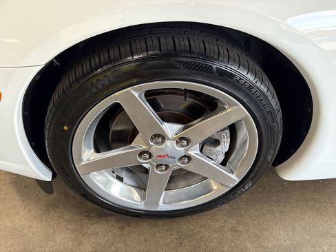 Used 2006 Chevrolet Corvette Coupe w/ Preferred Equipment Group RWD image 33