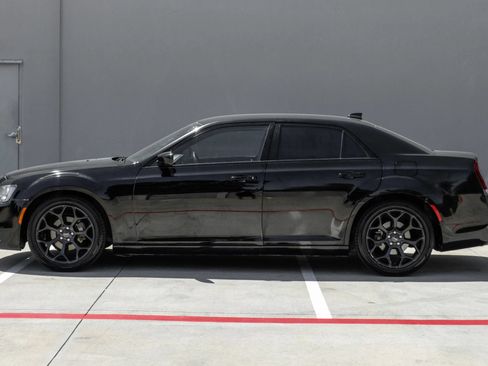 Used 2019 Chrysler 300 S RWD image 16