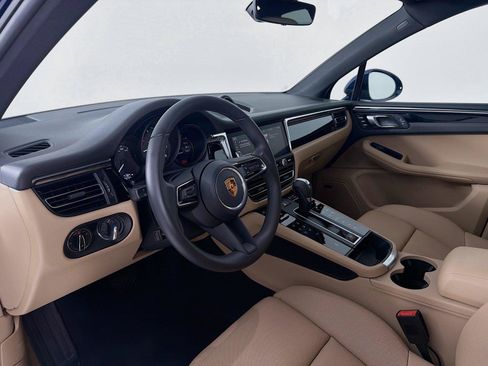 Certified 2026 Porsche Macan AWD/4WD image 4