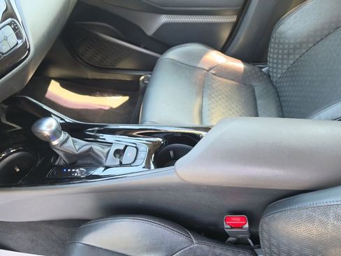 Used 2021 Toyota C-HR Limited FWD image 19
