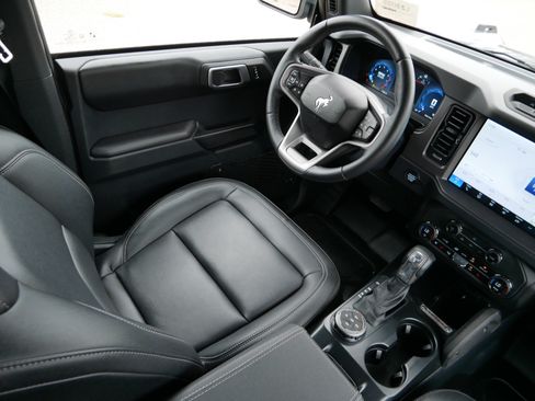 Used 2025 Ford Bronco Badlands w/ Sasquatch Package AWD/4WD image 9
