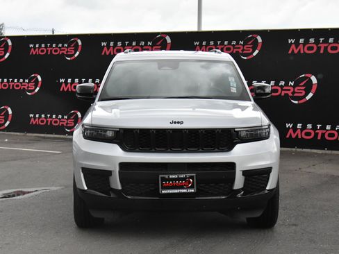 Used 2024 Jeep Grand Cherokee L Laredo AWD/4WD image 2