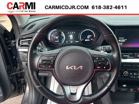 Used 2022 Kia Niro EX Premium w/ Cold Weather Package FWD image 17
