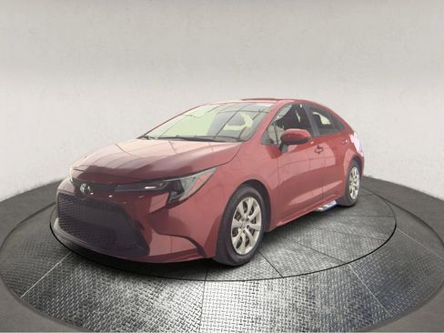 Used 2021 Toyota Corolla LE image 3