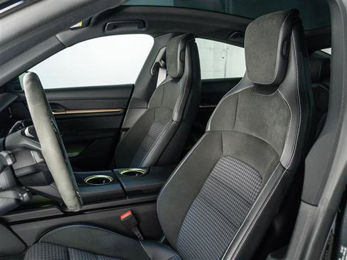 Used 2025 Porsche Taycan 4S AWD/4WD image 5