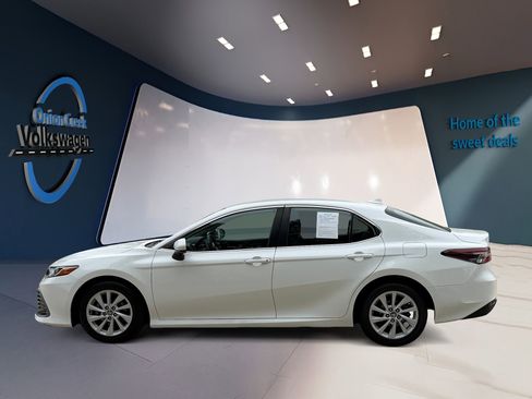 Used 2022 Toyota Camry LE FWD image 6