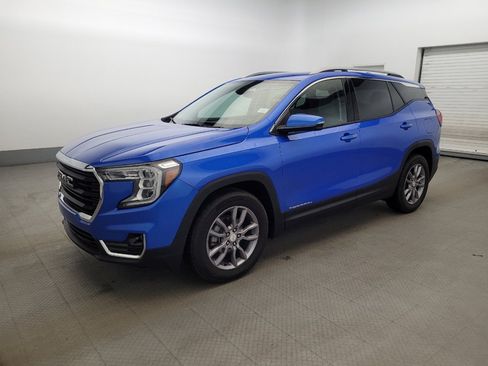 Used 2024 GMC Terrain SLT image 2