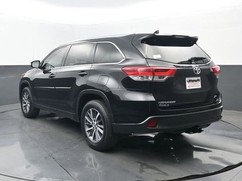 Used 2017 Toyota Highlander XLE FWD image 3