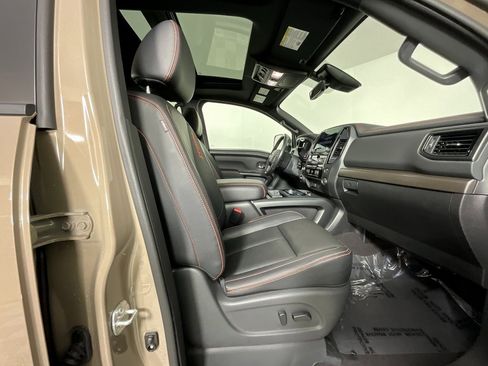 Used 2024 Nissan Titan PRO-4X w/ Pro-4x Convenience Package image 20