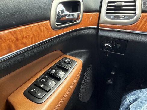 Used 2013 Jeep Grand Cherokee Overland AWD/4WD image 27
