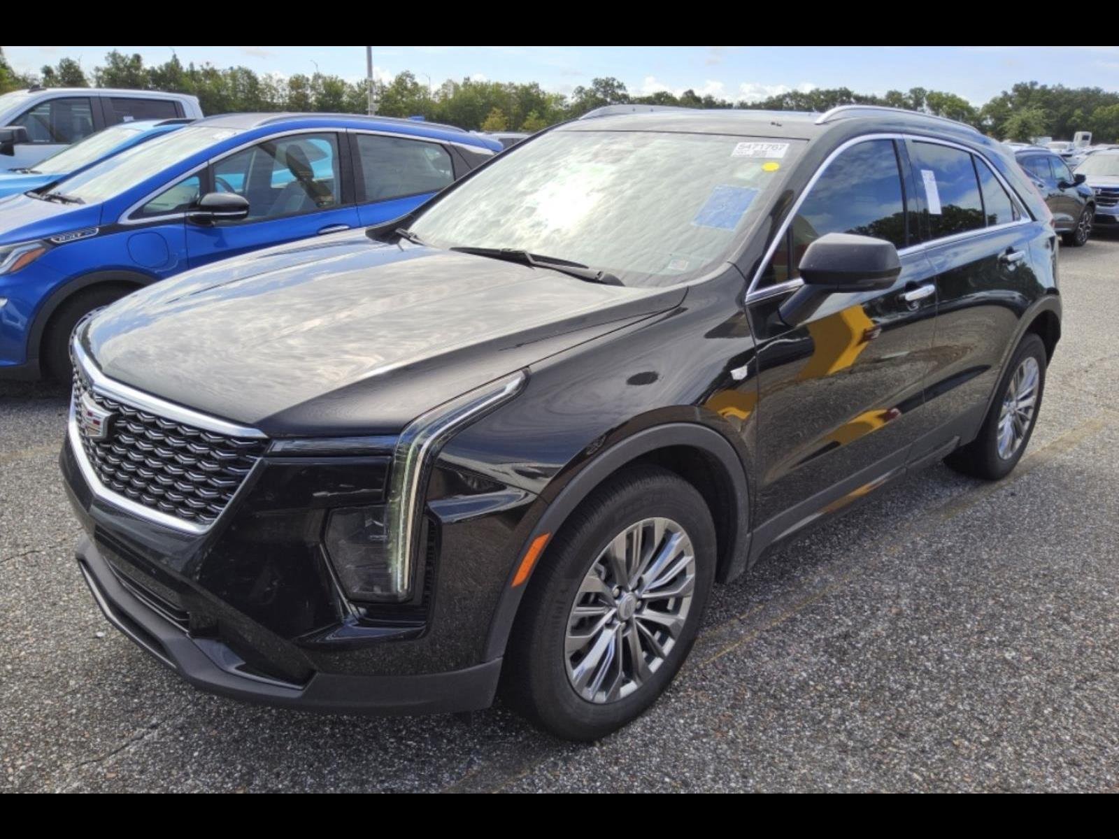Used 2024 Cadillac XT4 Premium Luxury w/ Cold Weather Package FWD image 1