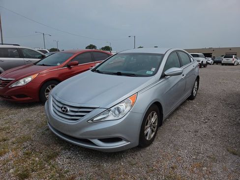Used 2011 Hyundai Sonata GLS w/ Popular Equipment Pkg 2 FWD image 2