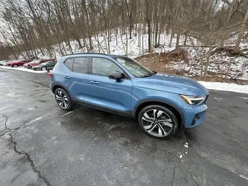 Used 2023 Volvo XC40 B5 Plus w/ Climate Package image 12