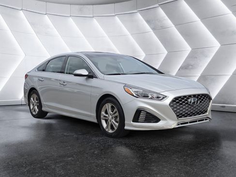 Used 2019 Hyundai Sonata Limited w/ Ultimate Package 04 FWD image 2