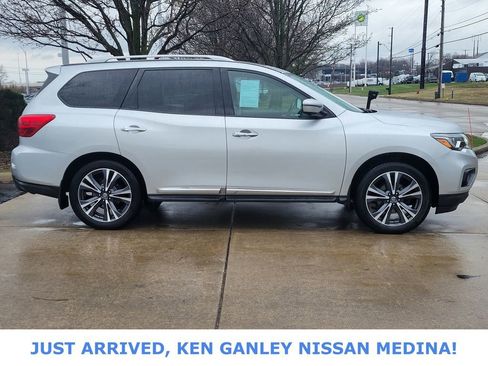 Used 2017 Nissan Pathfinder Platinum w/ Cargo Package image 2