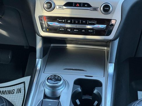 Used 2022 Ford Explorer XLT w/ Equipment Group 202A image 15