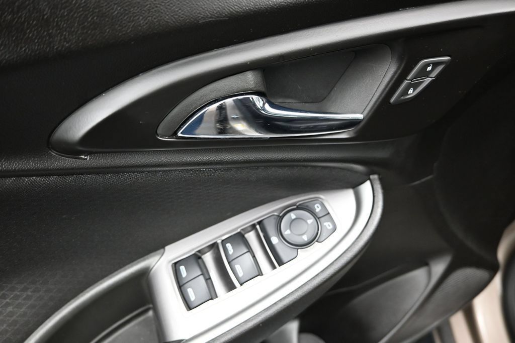 Used 2024 Chevrolet Malibu LT FWD image 18