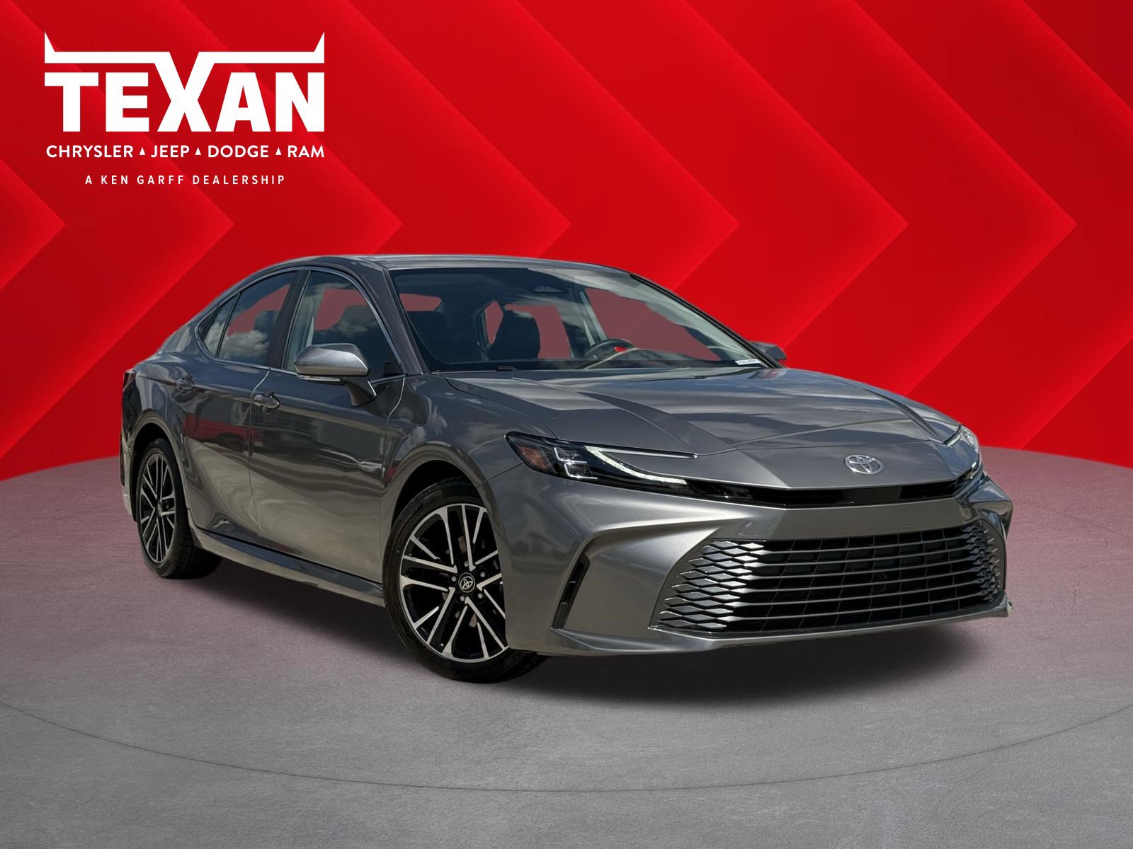 Used 2025 Toyota Camry XLE FWD image 1