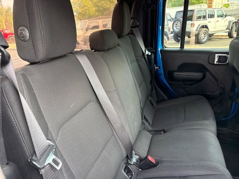 Used 2021 Jeep Gladiator Sport AWD/4WD image 11