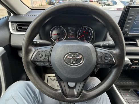 Used 2021 Toyota RAV4 LE AWD/4WD image 22