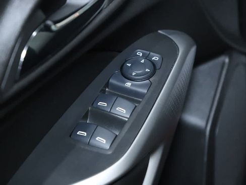 Used 2024 Chevrolet Trax LS w/ LS Convenience Package FWD image 16