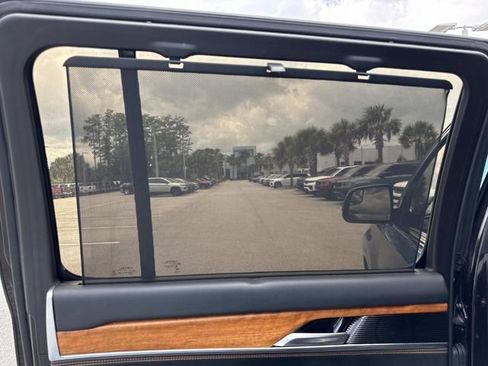 Used 2023 Jeep Grand Wagoneer Series III AWD/4WD image 10