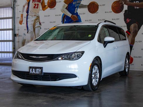 Used 2017 Chrysler Pacifica Touring image 20