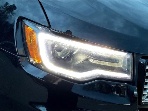 Used 2022 Jeep Grand Cherokee Laredo X image 31