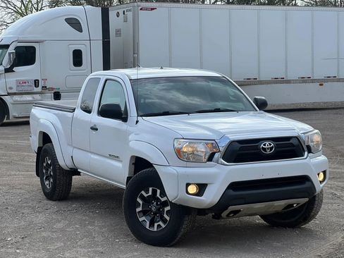 Used 2014 Toyota Tacoma 4x4 Access Cab V6 w/ SR5 Package image 8