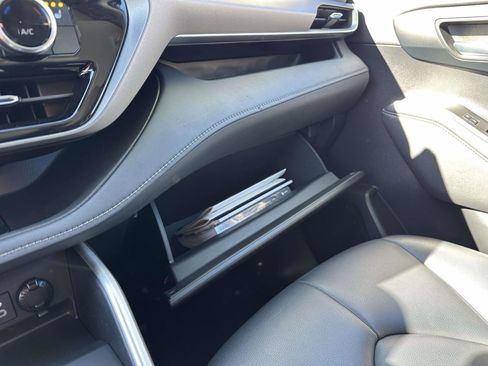 Used 2023 Toyota Highlander XLE image 18