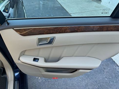Used 2013 Mercedes-Benz E 350 4MATIC Sedan image 23