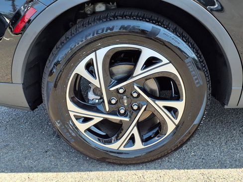 Used 2025 Lincoln Nautilus Premier image 8