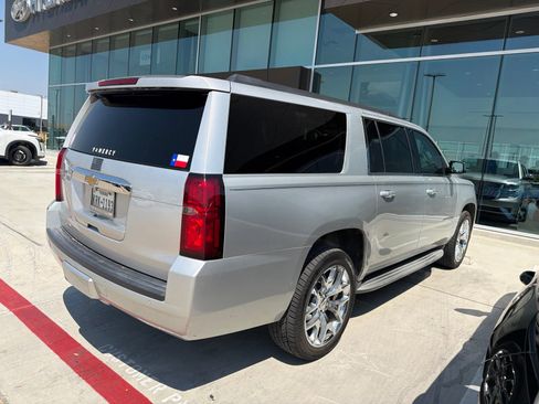 Used 2015 Chevrolet Suburban LT w/ Luxury Package AWD/4WD image 4