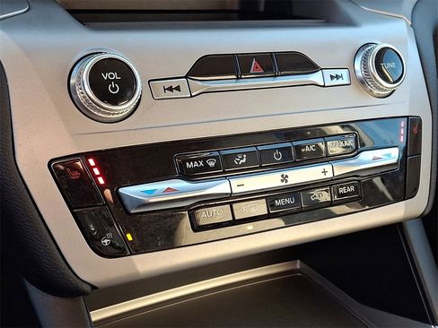 Used 2022 Ford Explorer XLT w/ Equipment Group 202A image 16