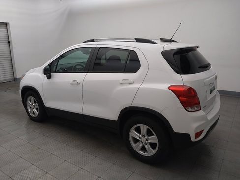 Used 2021 Chevrolet Trax LT w/ LT Convenience Package FWD image 3
